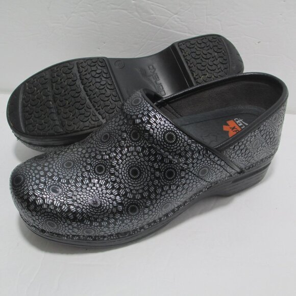 Dansko Shoes - DANSKO XP Clogs Black Silver Tooled Leather Shoes Size 39 (8.5-9 US)